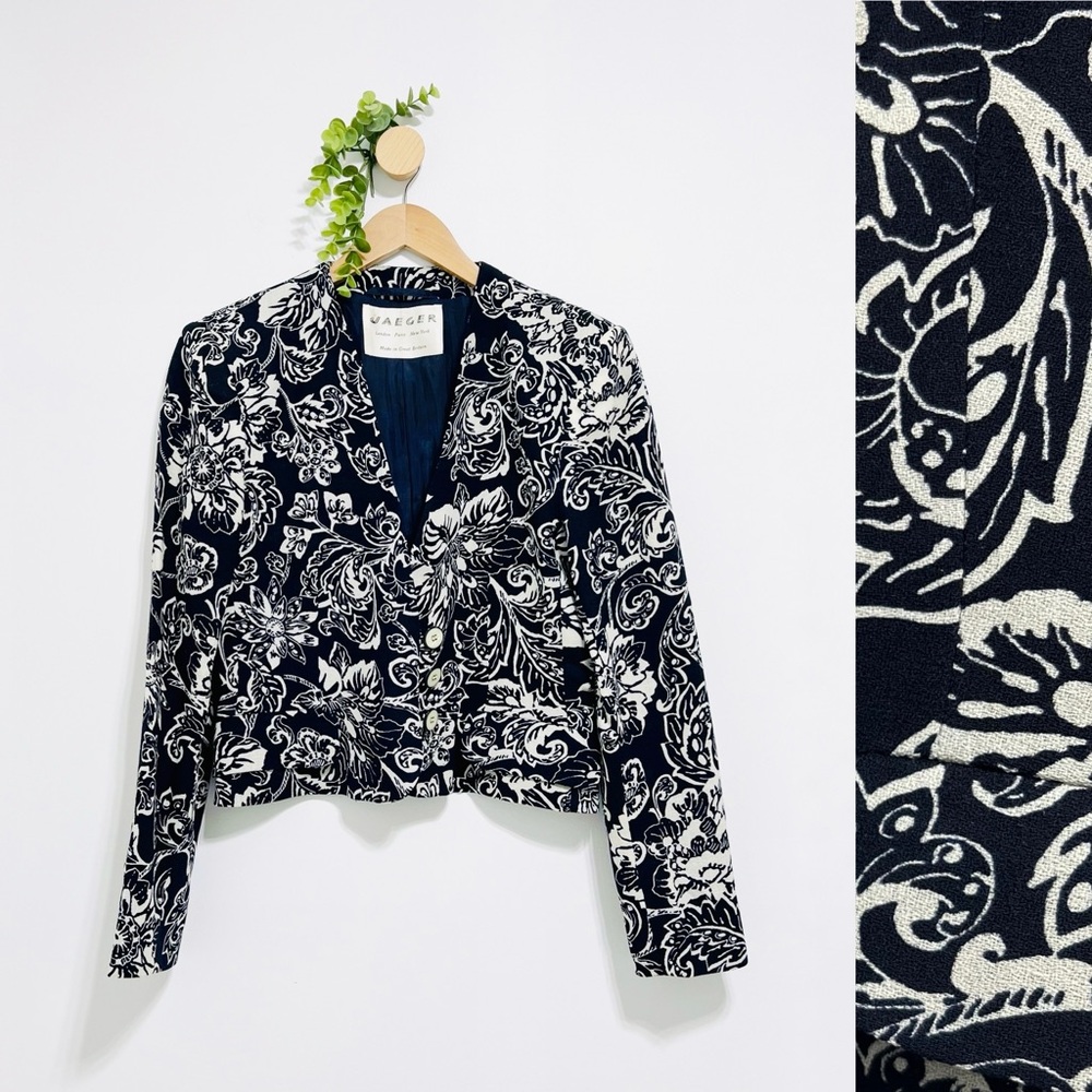 Vintage Jaeger 100% Pure Wool Cropped Navy & Cream Floral Blazer Jacket - Picture 1 of 11